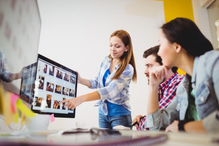 Zwycięzcy i przegrani: Wszystko, co musisz wiedzieć o przetargach reklamowych w Polsce