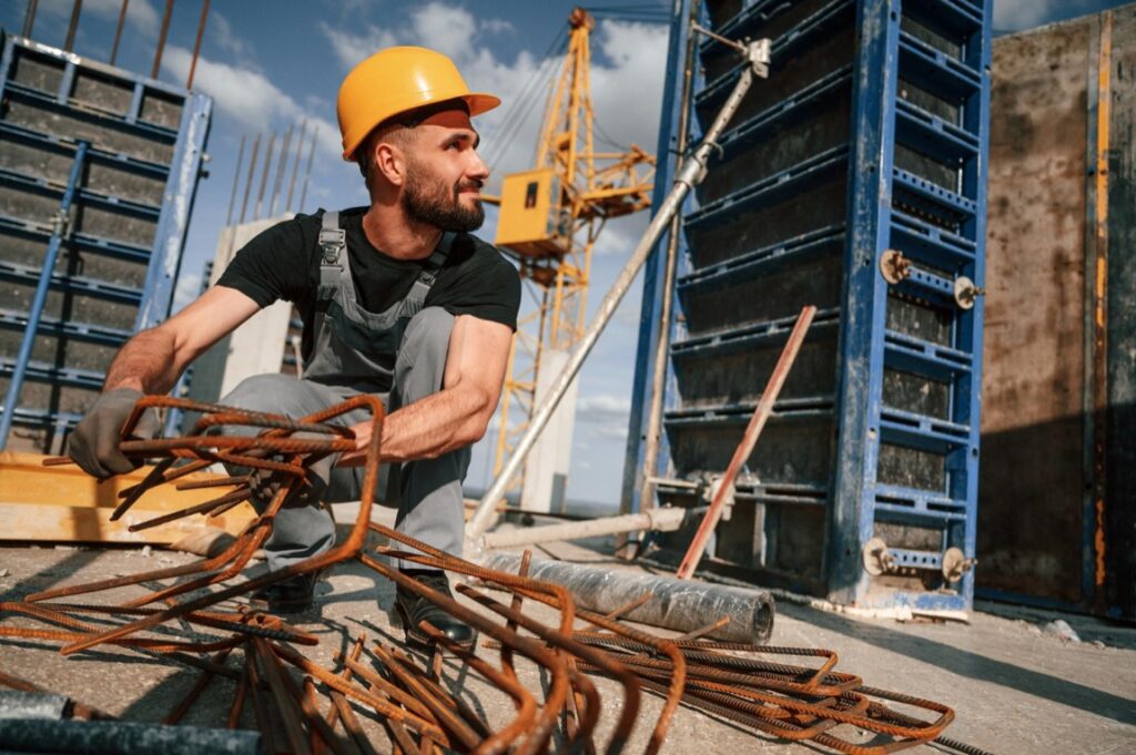 Przetargi budowlane stanowią kluczowy element rynku budowlanego w Polsce, umożliwiając firmom z branży zdobycie nowych zleceń i rozszerzenie swojej działalności